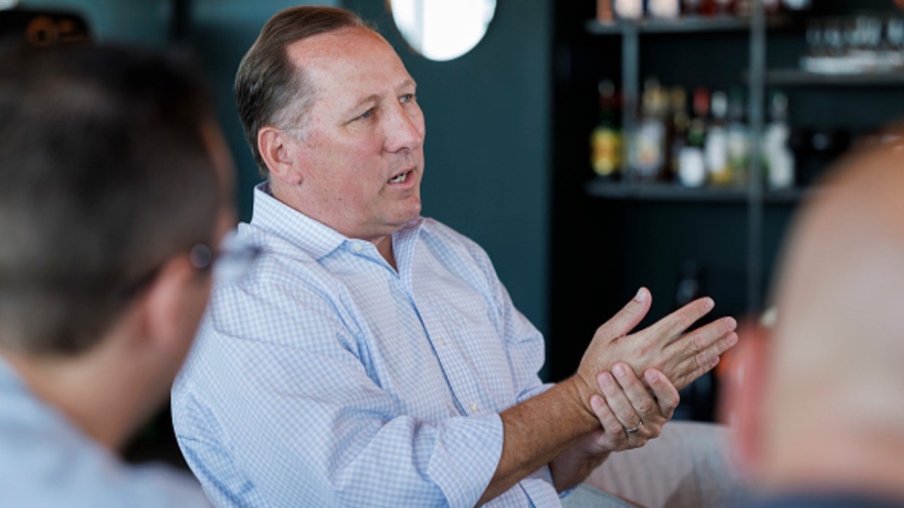 Após prestar depoimento, John Textor reafirma ter provas de manipulação de resultados