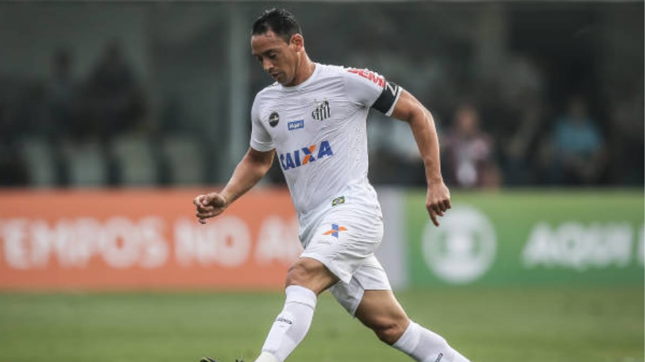 Ricardo Oliveira relembra época que jogava no Santos