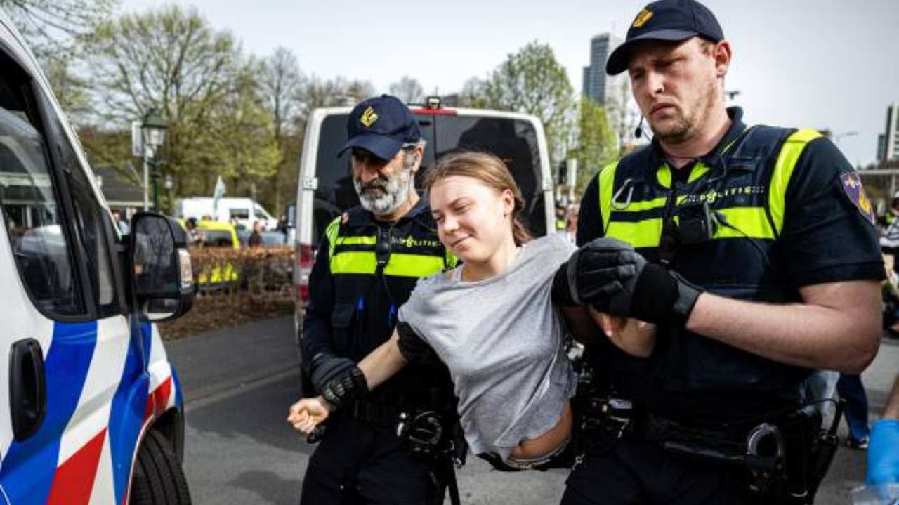 Polícia holandesa detém ativista Greta Thunberg durante protesto em Haia