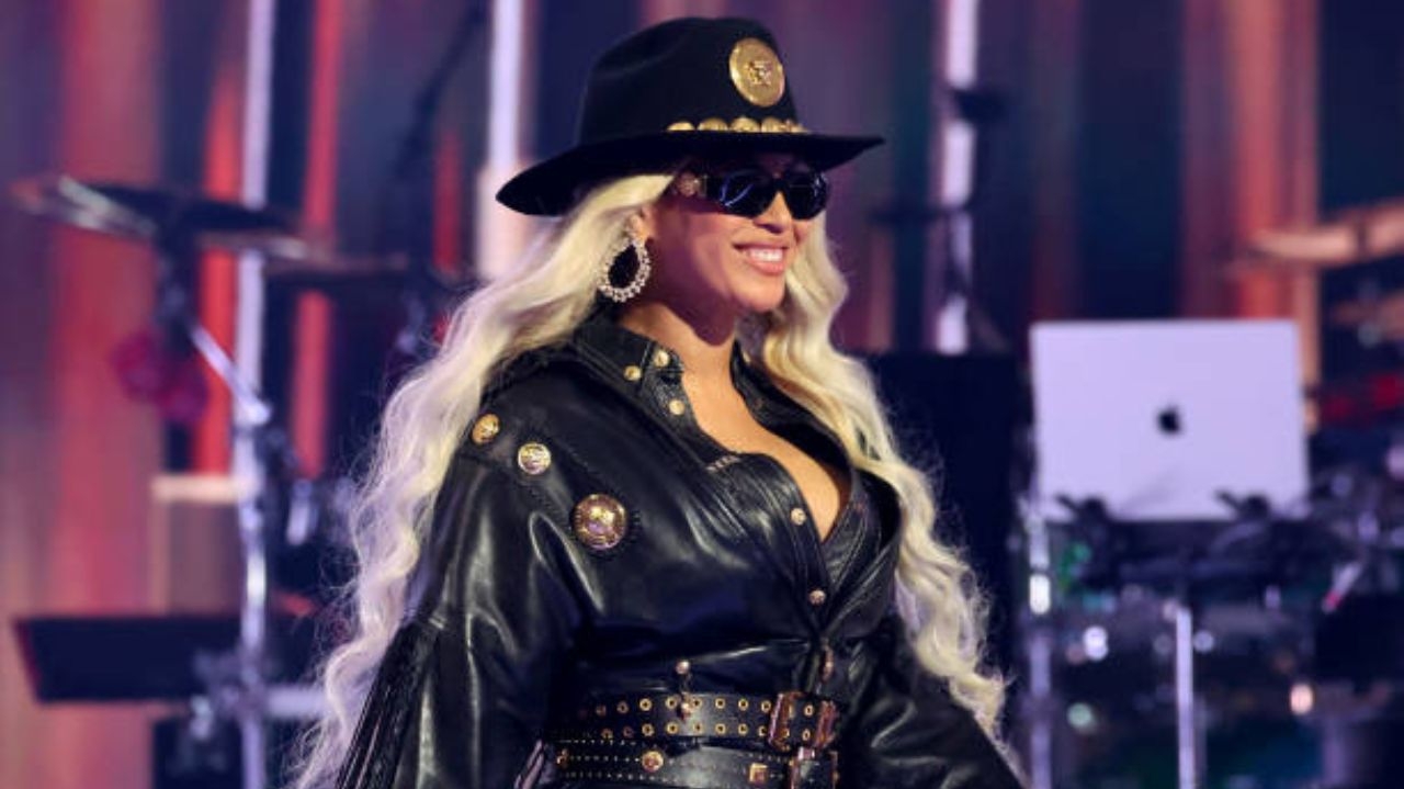 Beyoncé se torna a primeira artista negra a ter álbum mais ouvido no Reino Unido