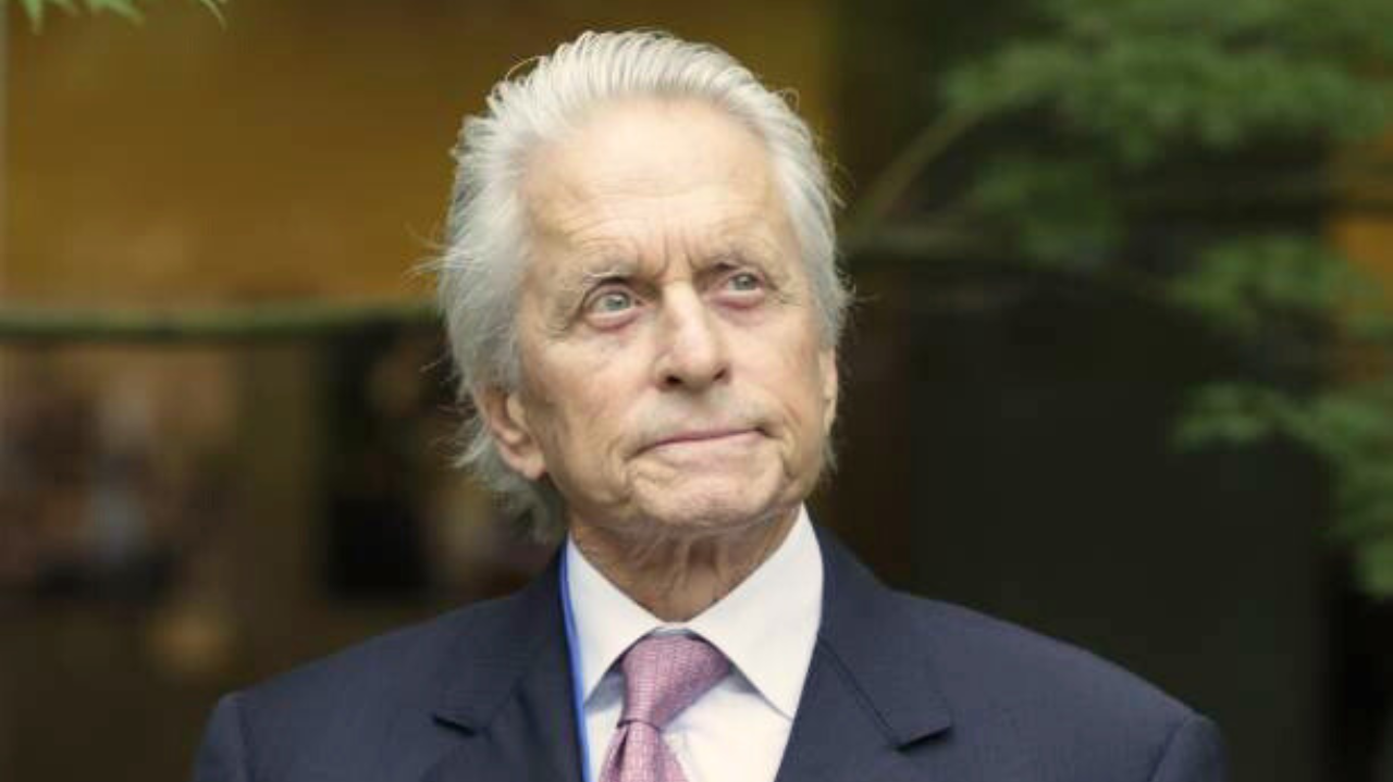 Ator Michael Douglas fala sobre música brasileira com seu nome