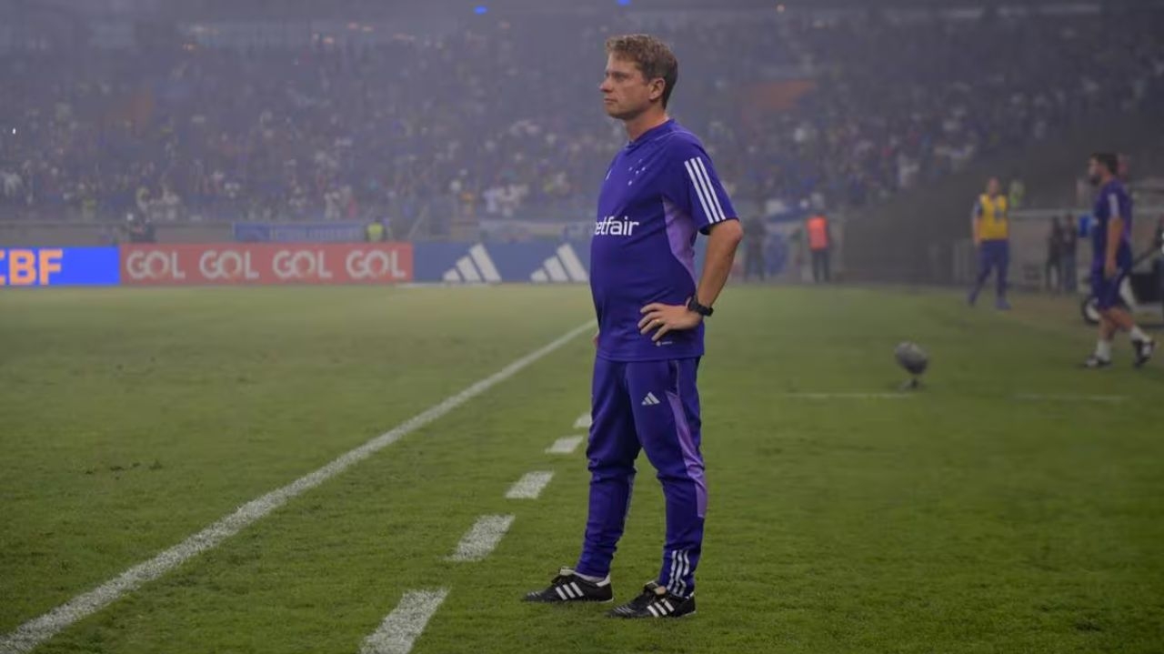 Cruzeiro aguarda confirmação de Fernando Seabra para proposta de assumir o time