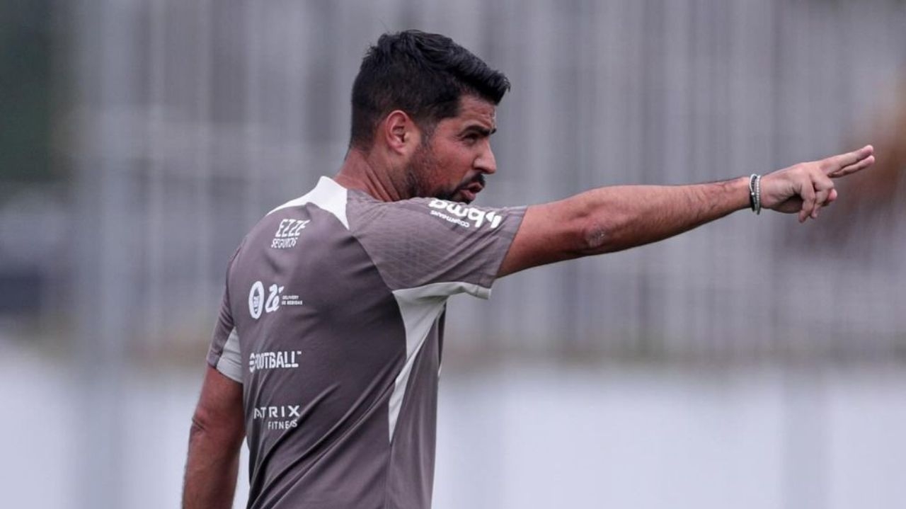 Antônio Oliveira considera mudar escalação do Corinthians para o jogo contra o Nacional-PR