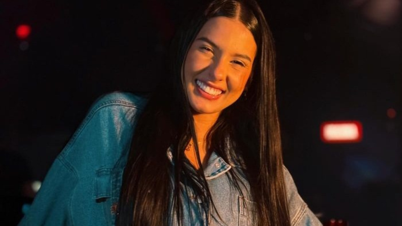 Ana Castela beija Gustavo Mioto em noite de comemoração