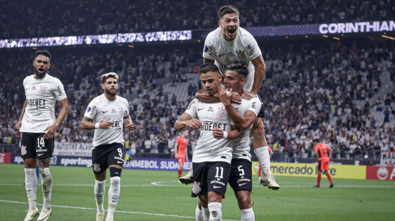 Romero marca duas vezes e quebra recordes na história do Corinthians