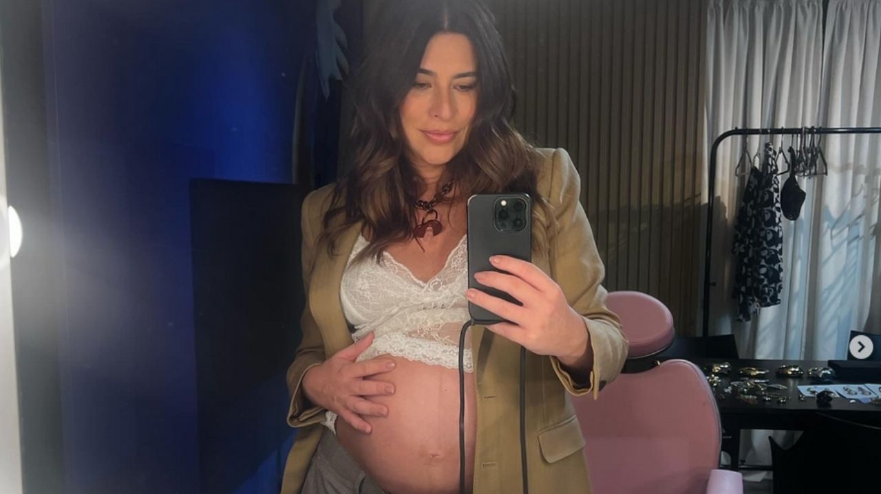 Grávida, Fernanda Paes Leme surge bebendo vinho nas redes sociais