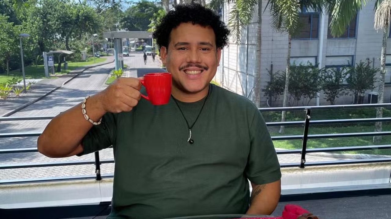 Ana Maria Braga se desculpa ao vivo e dá conselhos a ex-BBB Buda