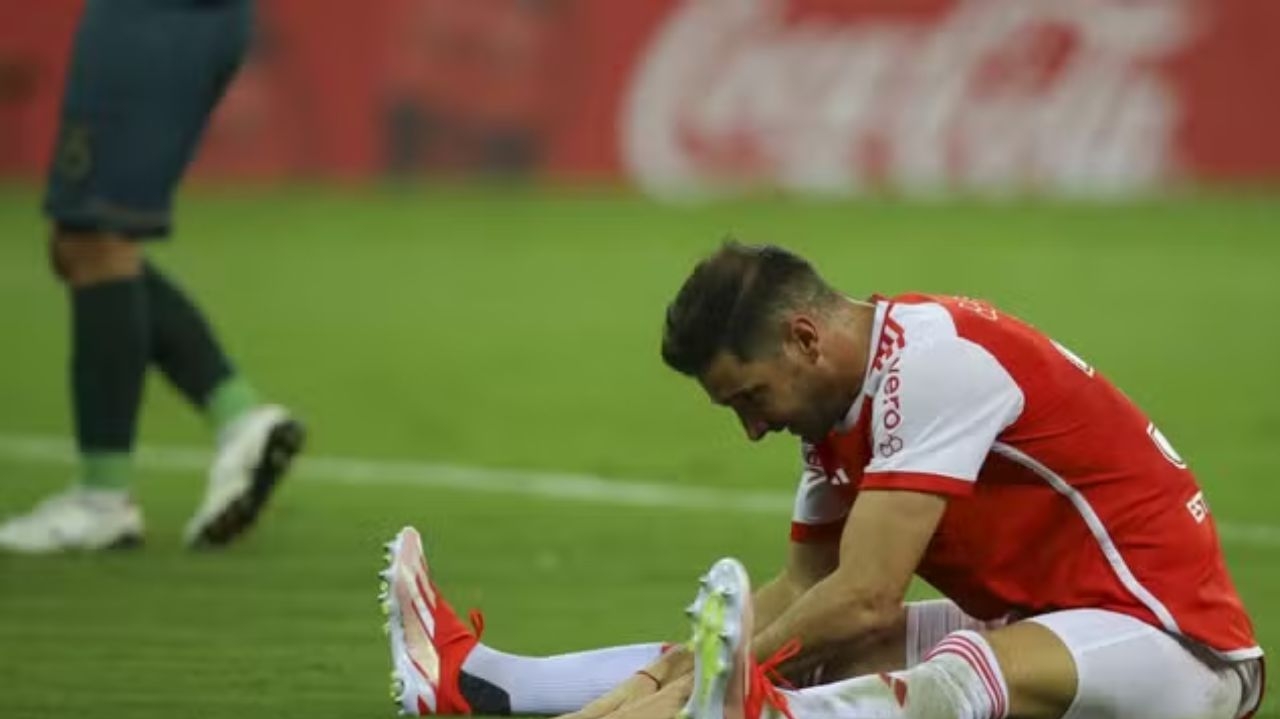 Após empate com Real Tomayapo, torcedores do Inter protestam no Beira-Rio