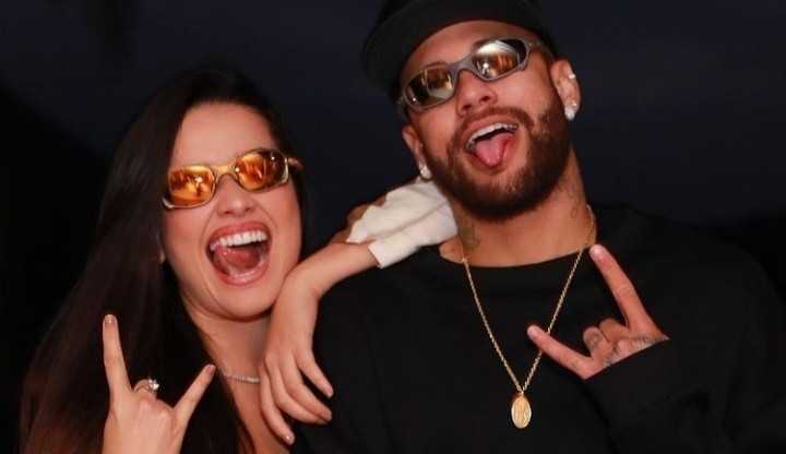 Juliette posta foto em casa nova, e Neymar comenta: “Sorriso de quem tirou foto comigo”