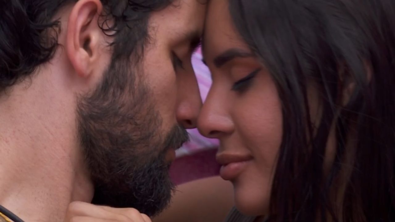 BBB24: o primeiro beijo entre Matteus e Isabelle