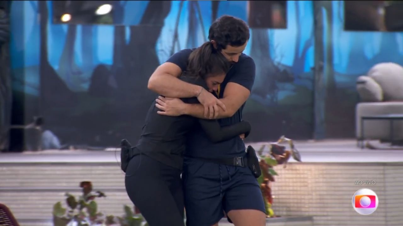 BBB24: Alane chora com eliminação de sua amiga Beatriz