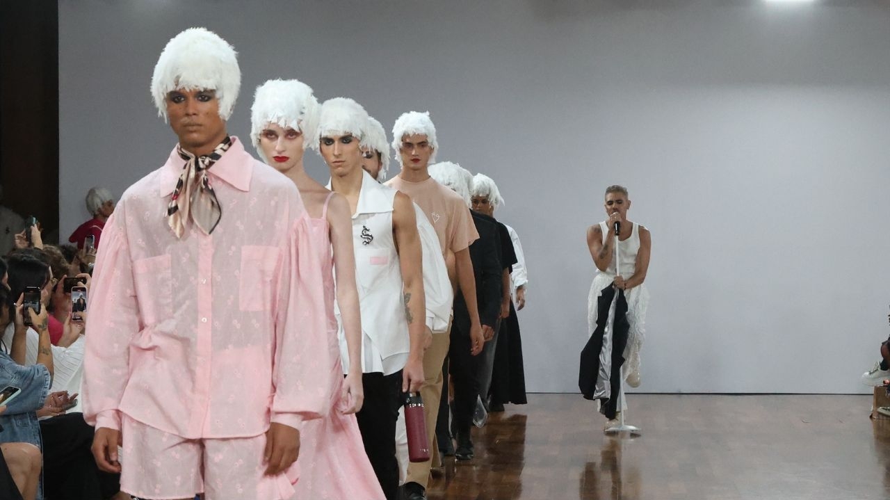 Silvério celebra 10 anos com desfile de noivas fora do tradicional