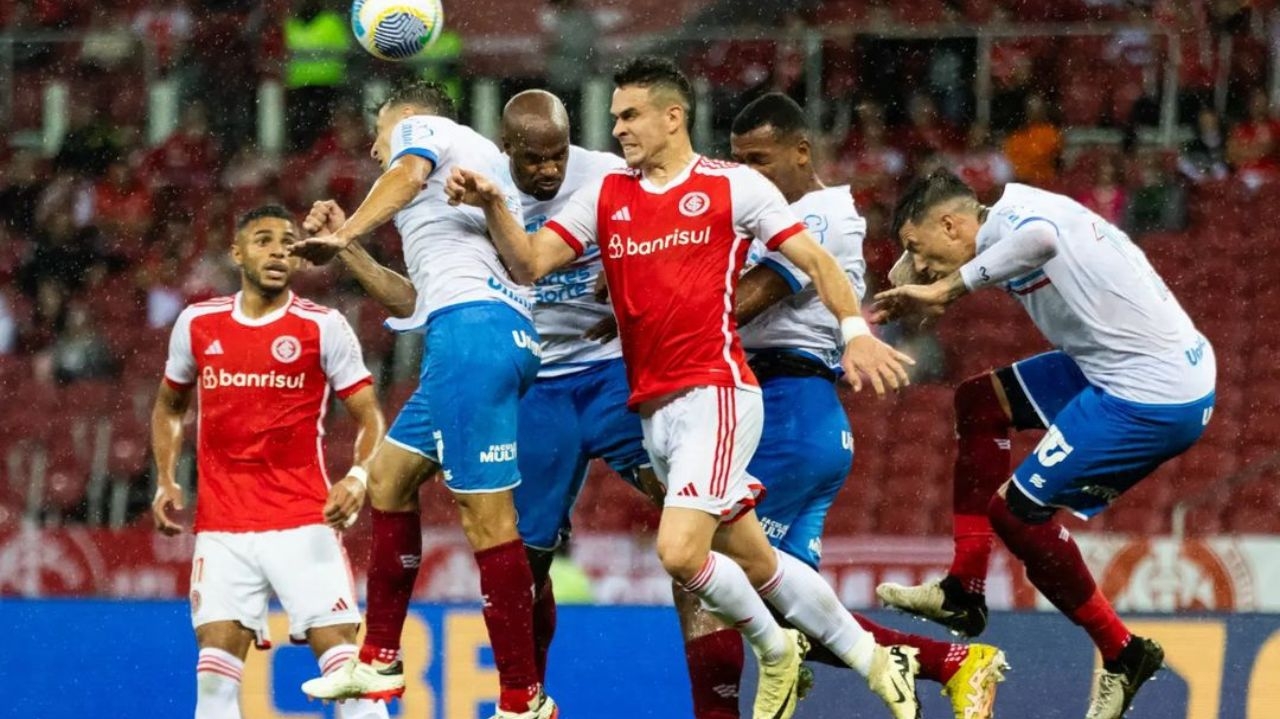 Internacional vence Bahia após virada na estreia do Brasileirão