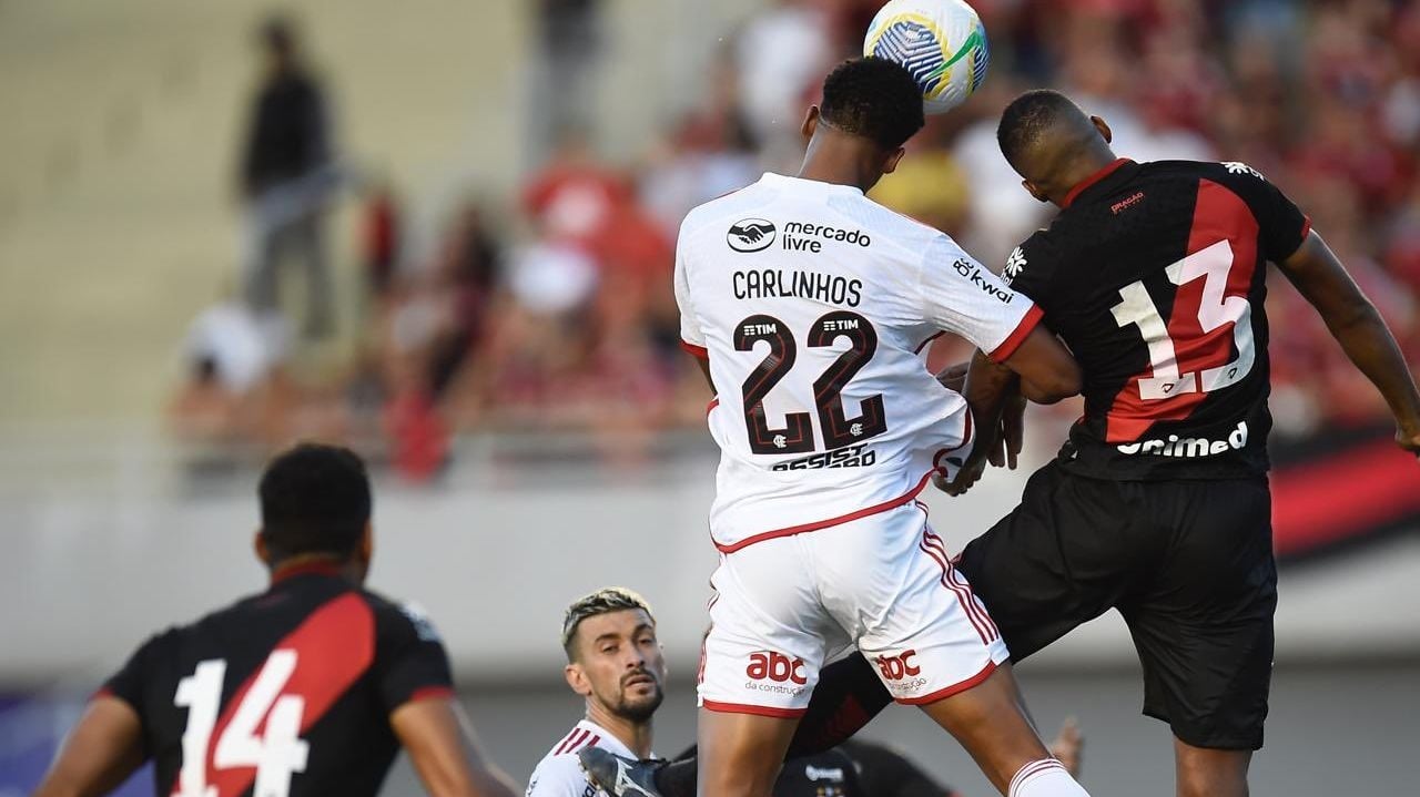 Flamengo estreia no Brasileiro com vitória sobre o Atlético Goianiense