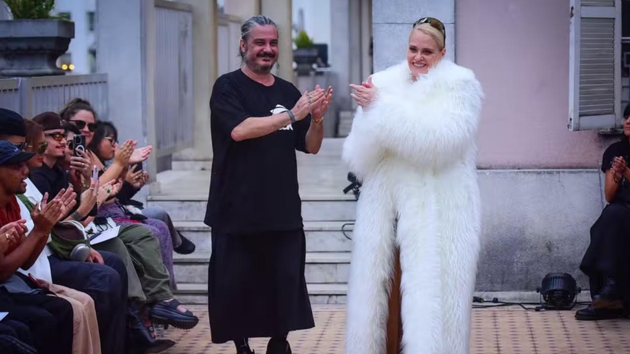 Cláudia Liz brilha no SPFW, após mais de 10 anos longe das passarelas