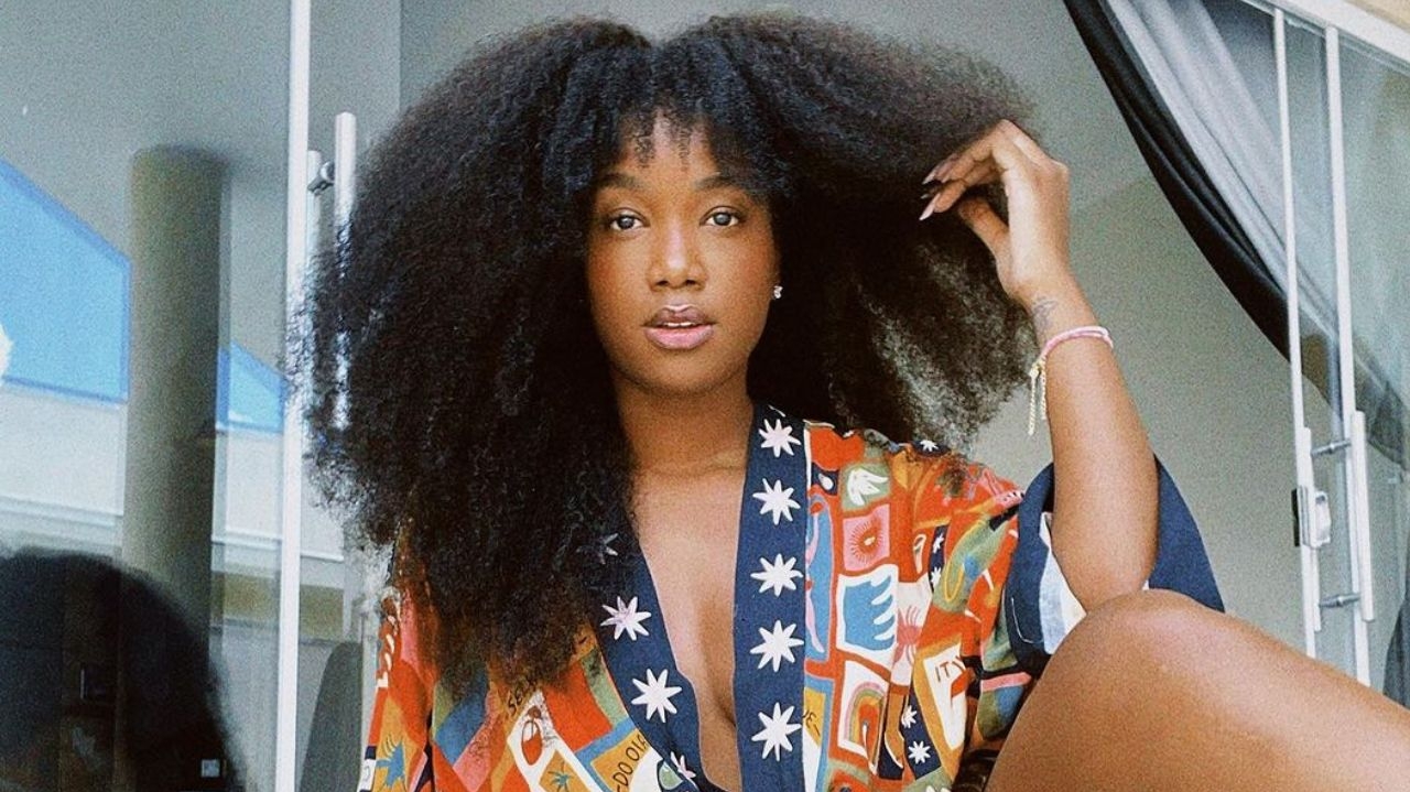 Iza dá detalhes de como descobriu a primeira gravidez