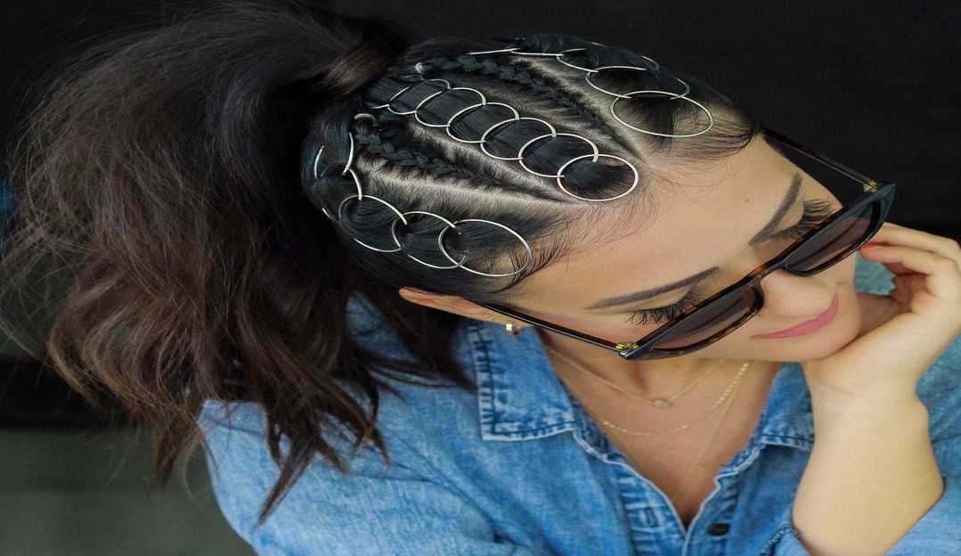 A tendência do momento é piercing no cabelo