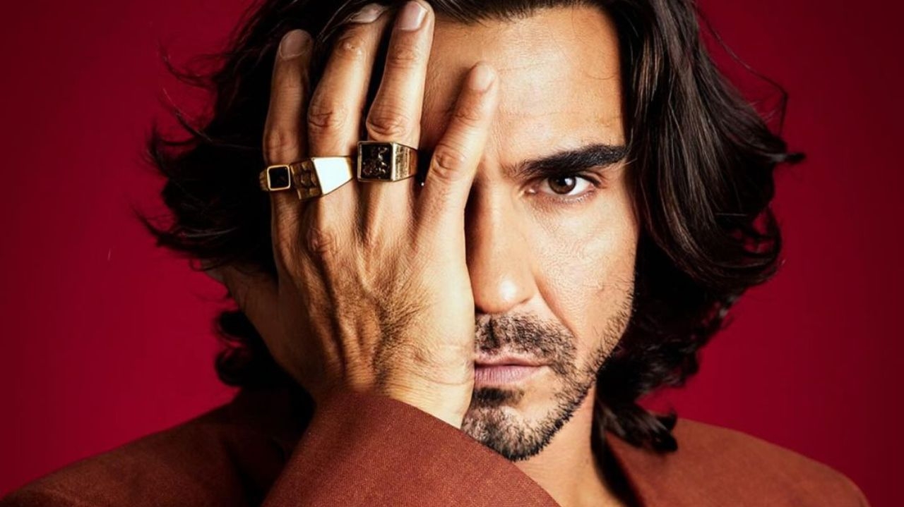 André Gonçalves recebe críticas ao compartilhar vídeo nu em rede social