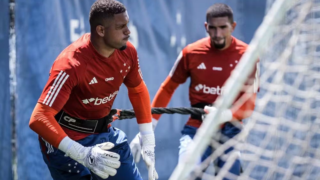 Cruzeiro estuda mercado em busca de goleiro, após situação complicada com Rafael Cabral