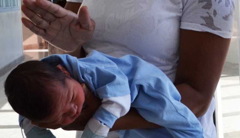 Como evitar e socorrer engasgo em bebês e crianças