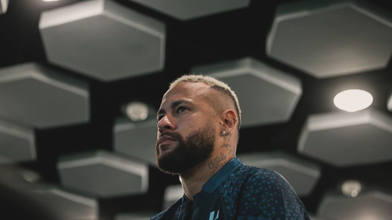 Neymar faz crítica em post que enaltece Mbappé