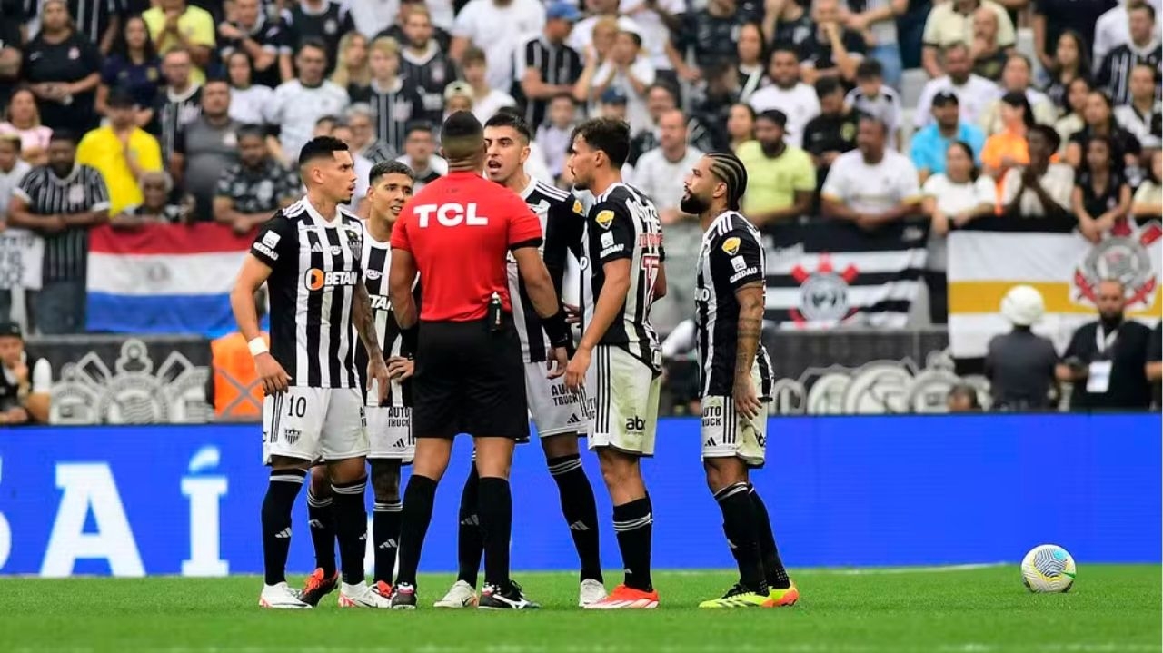 CBF afasta três árbitros por polêmicas na primeira rodada do Campeonato Brasileirão