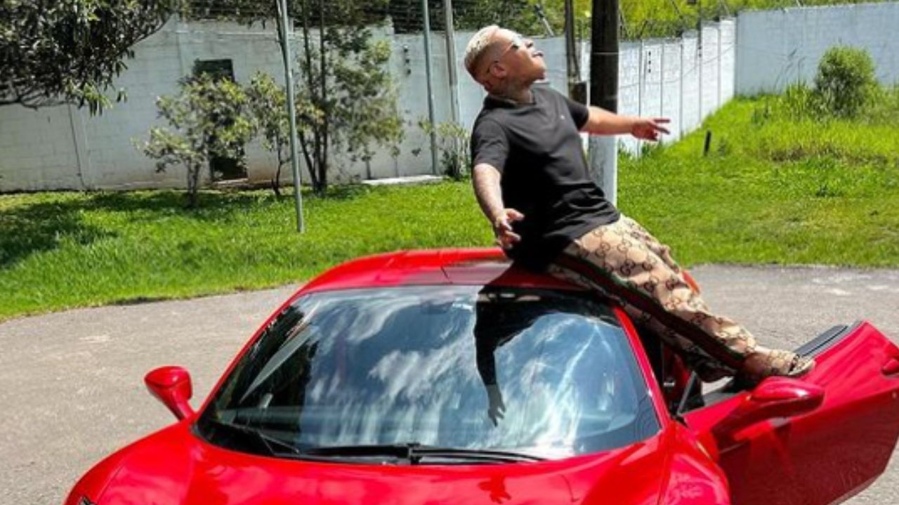 MC Ryan assume equívoco em documentação da Ferrari e PF libera o veículo após checagem