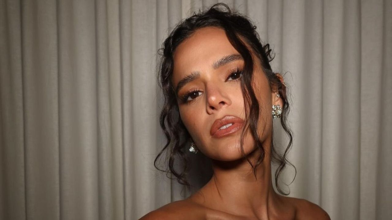 Tons terrosos são destaque na maquiagem para o outono de 2024