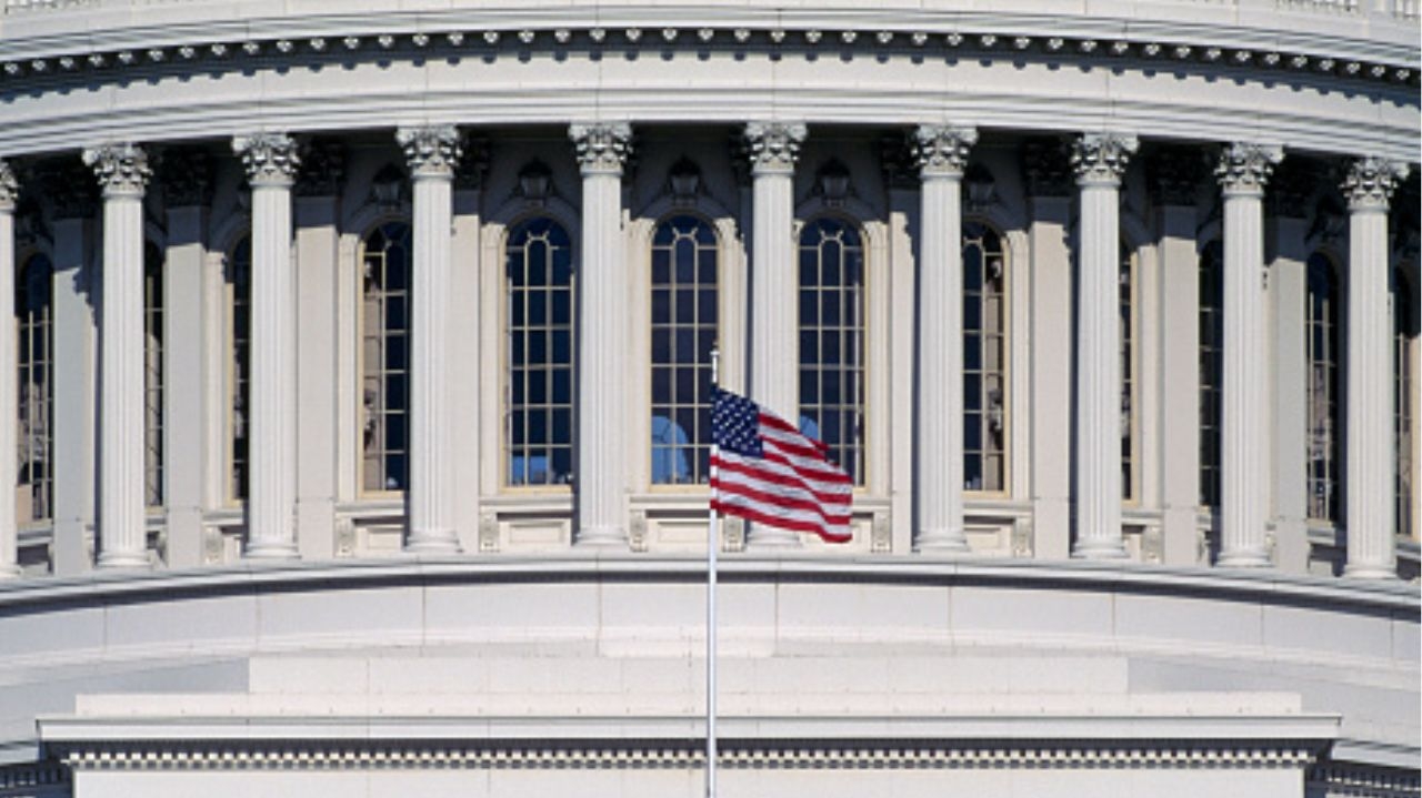 Câmara dos EUA dá passo adiante para aprovação do financiamento à Ucrânia e Israel