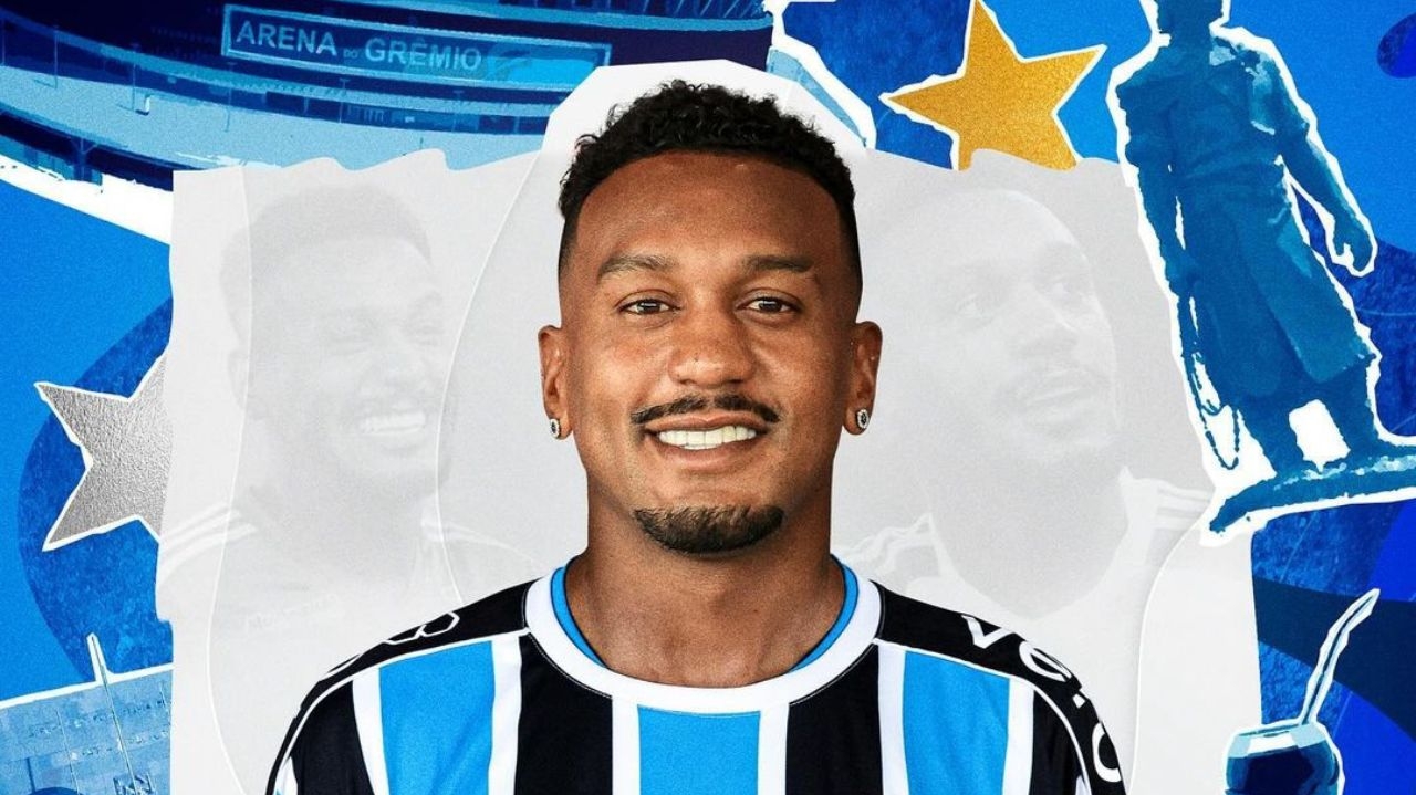 Grêmio oficializa a contratação de Edenílson