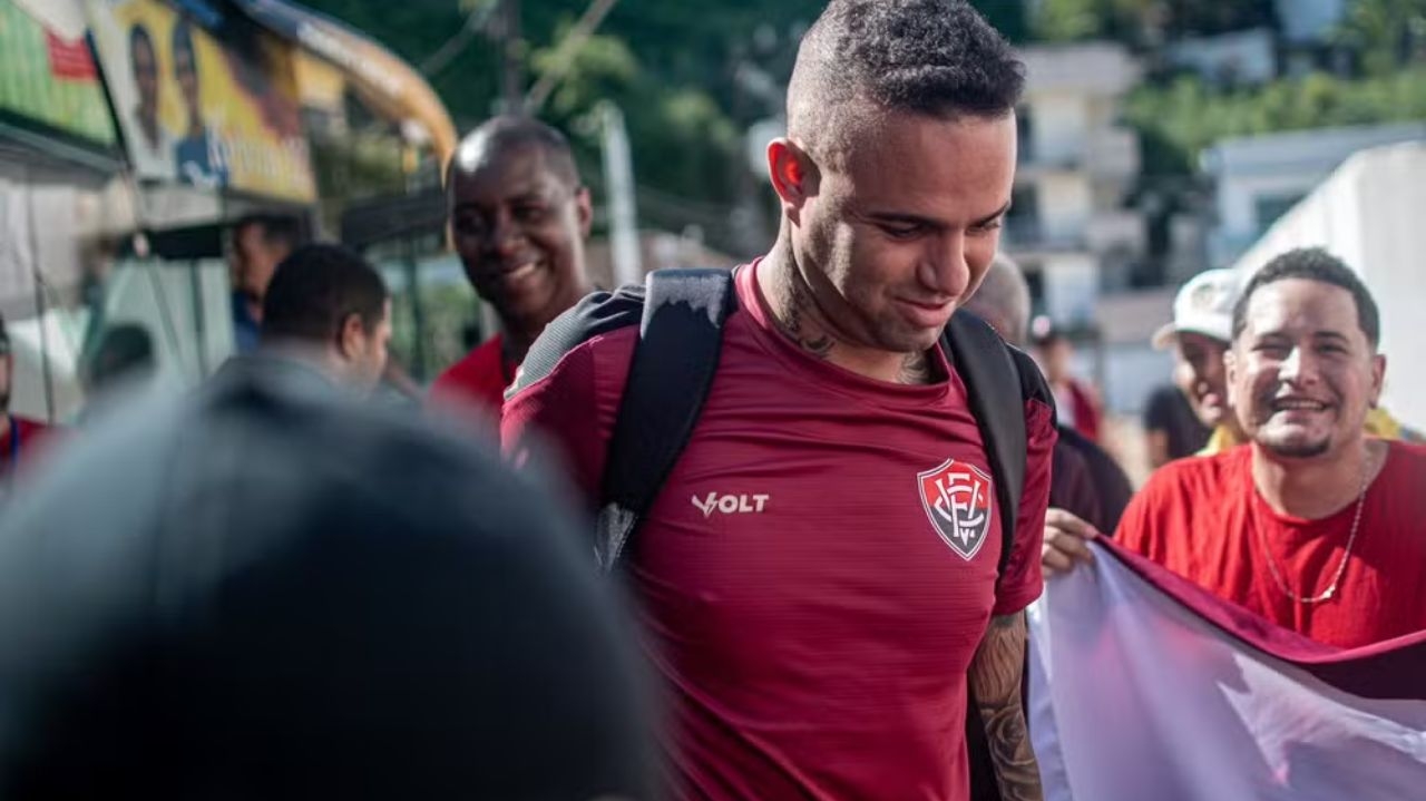 Treinador do Vitória revela que saída de Luan foi decidida pela diretoria