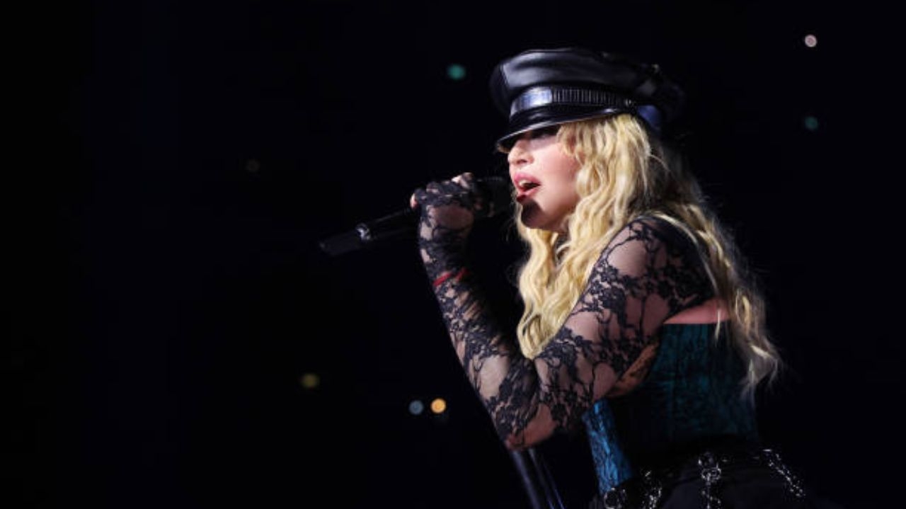 Palco do show de Madonna em Copacabana está sendo montado e tem 821m²