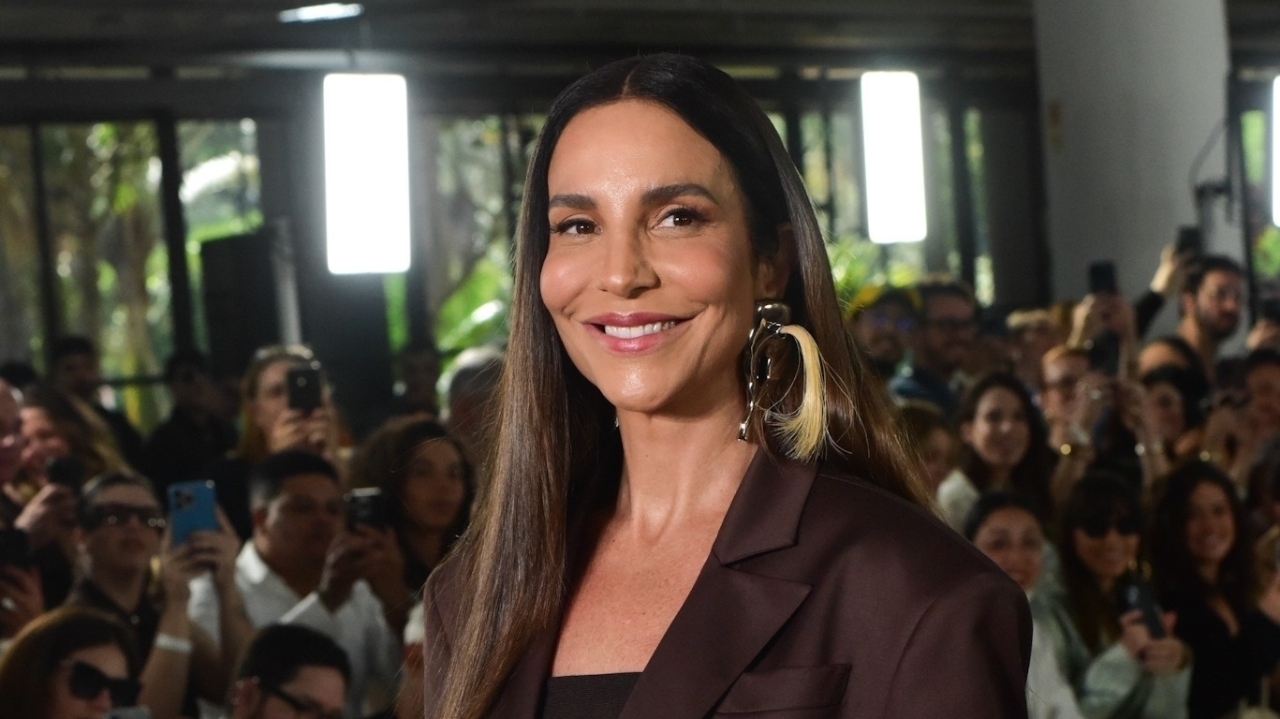 Ivete Sangalo brilha na passarela da Misci em São Paulo