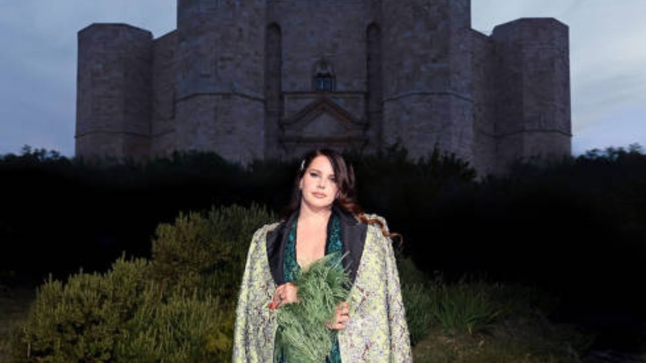 Lana Del Rey é multada por performance estendida no Coachella