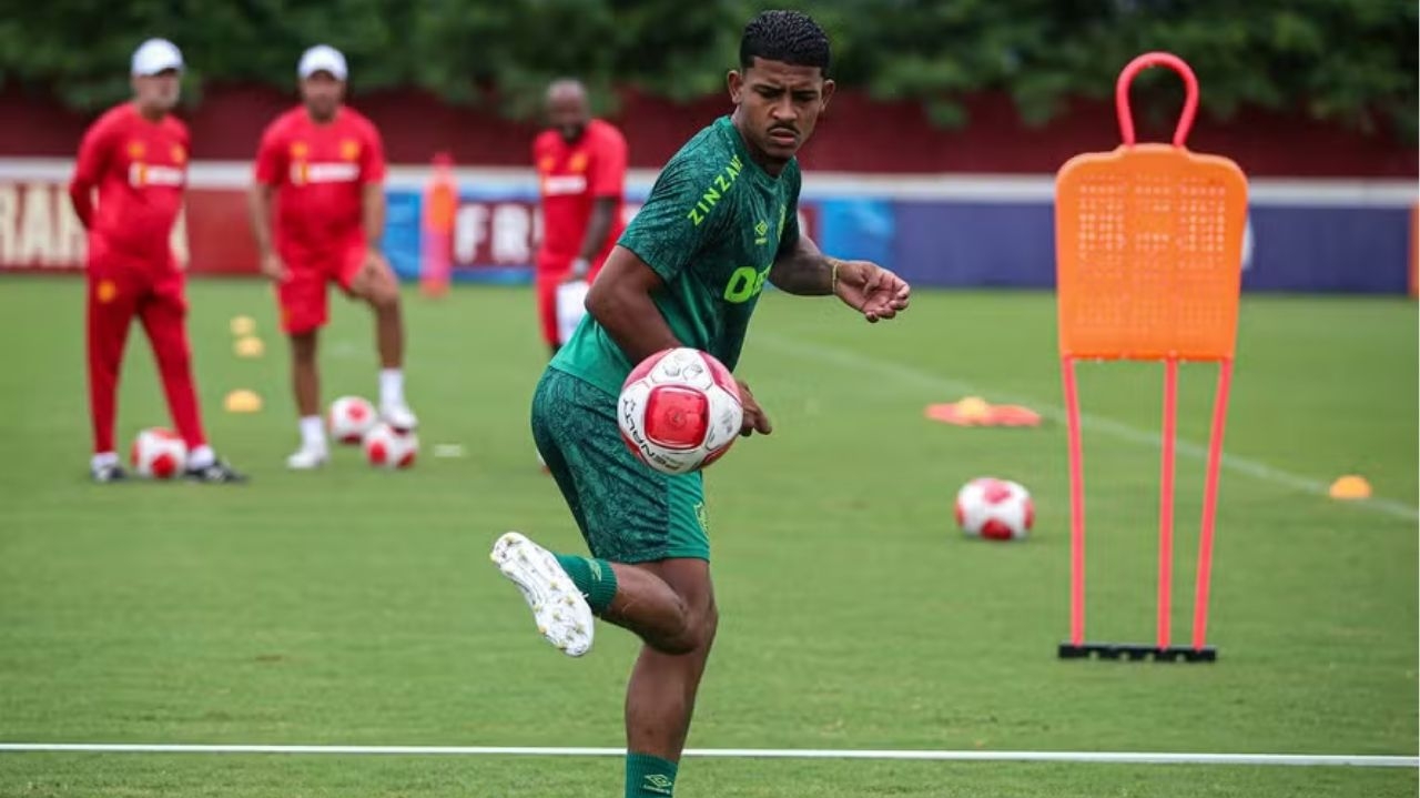 Fluminense afasta quatro jogadores por festa “fora do tom” em concentração pré-jogo