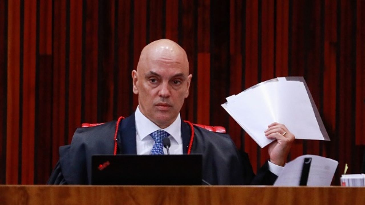 Moraes arquiva ação contra Bolsonaro que investigava estadia em embaixada