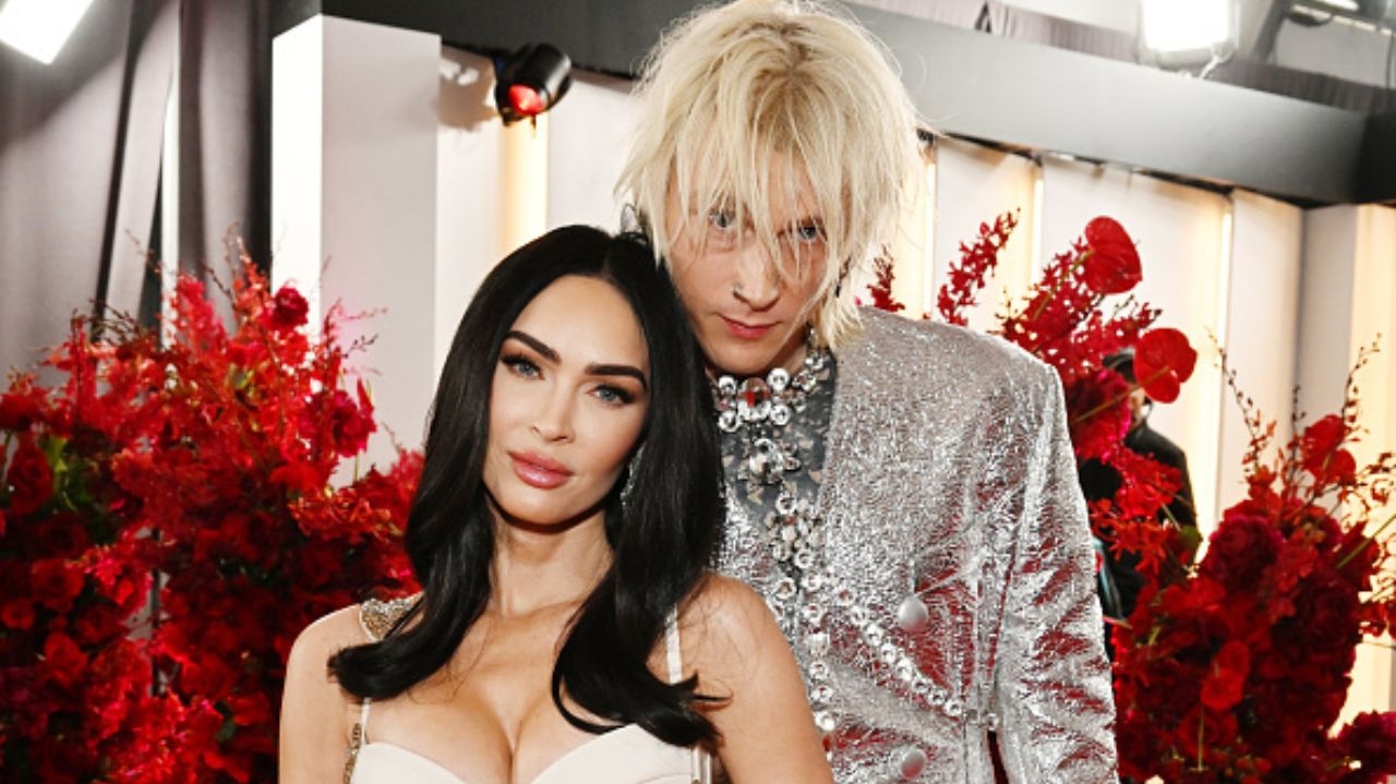 Megan Fox marca presença em aniversário do ex-noivo Machine Gun Kelly