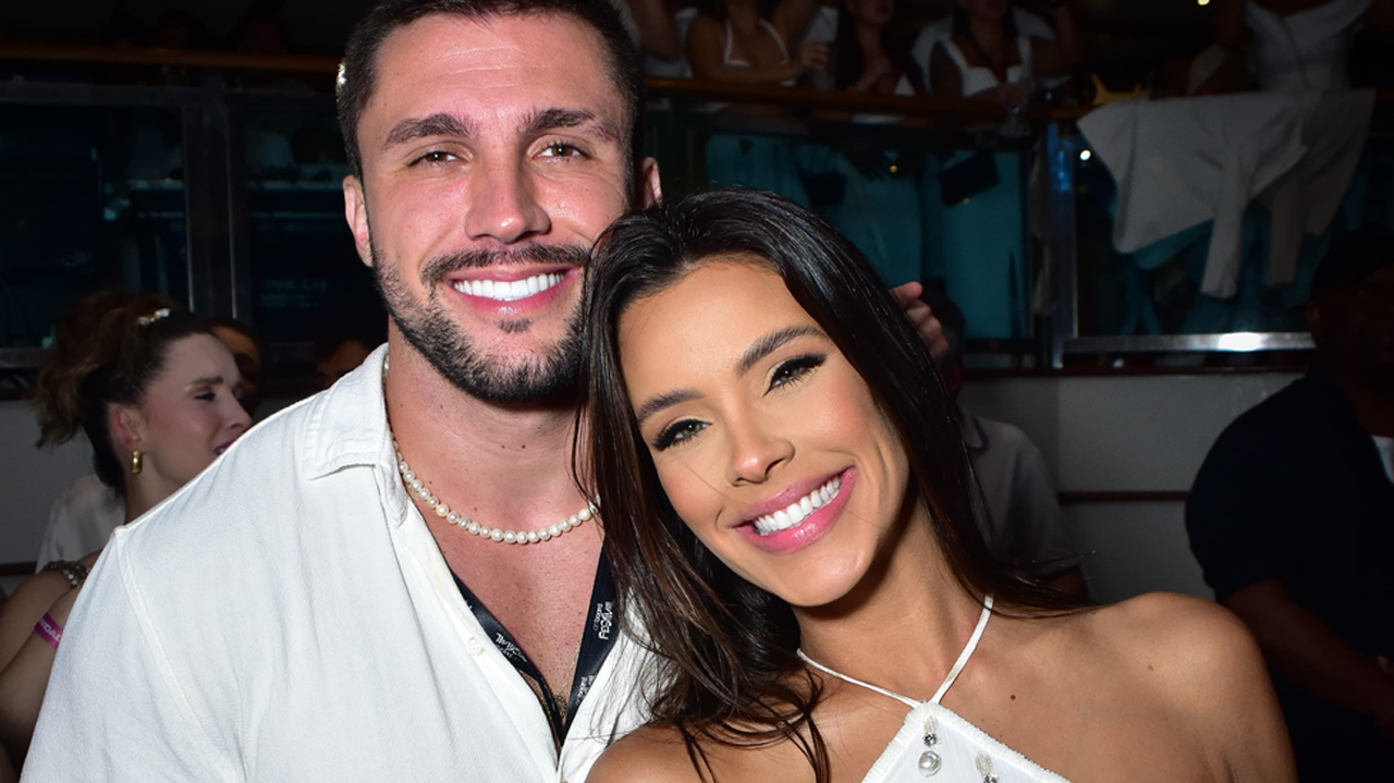 Ivy Moraes e Arthur Picoli assumem namoro em viagem