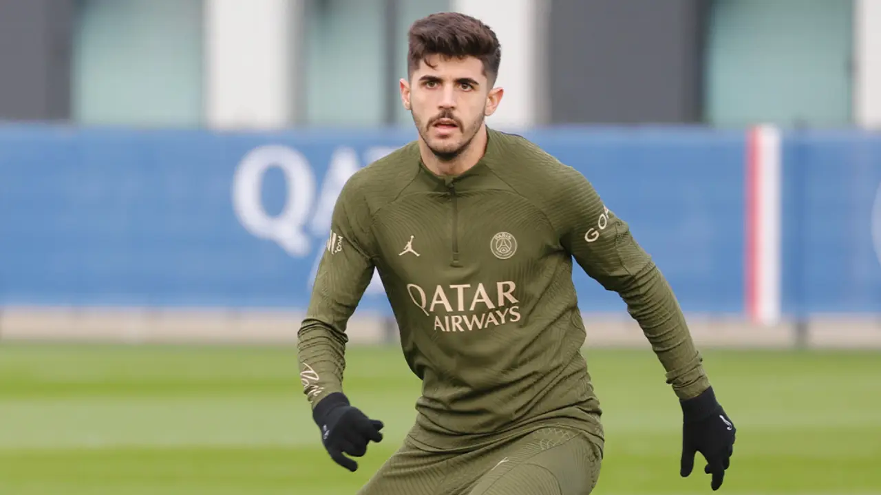 Beraldo tem desempenho reconhecido por Luis Enrique, técnico do PSG