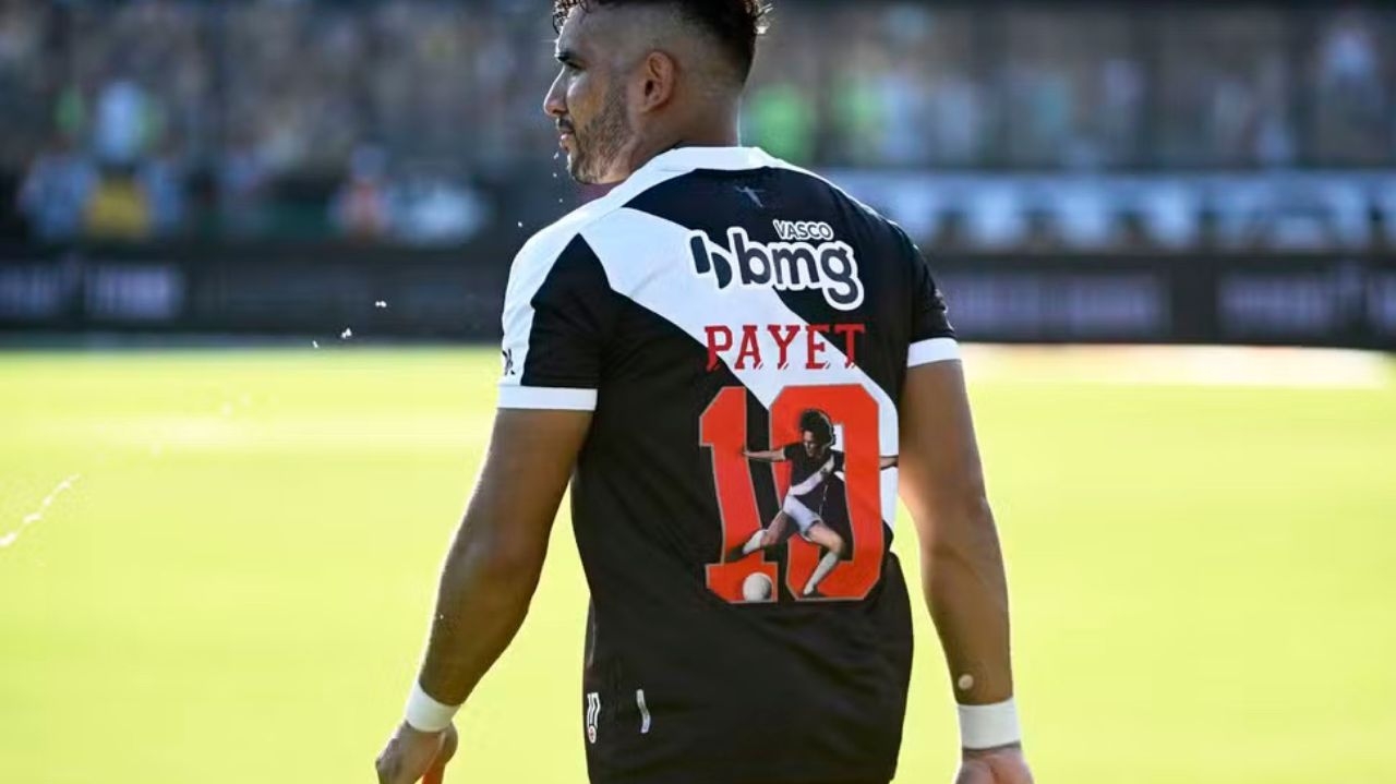 Roberto Dinamite recebe homenagem do Vasco em meio a jogo importante