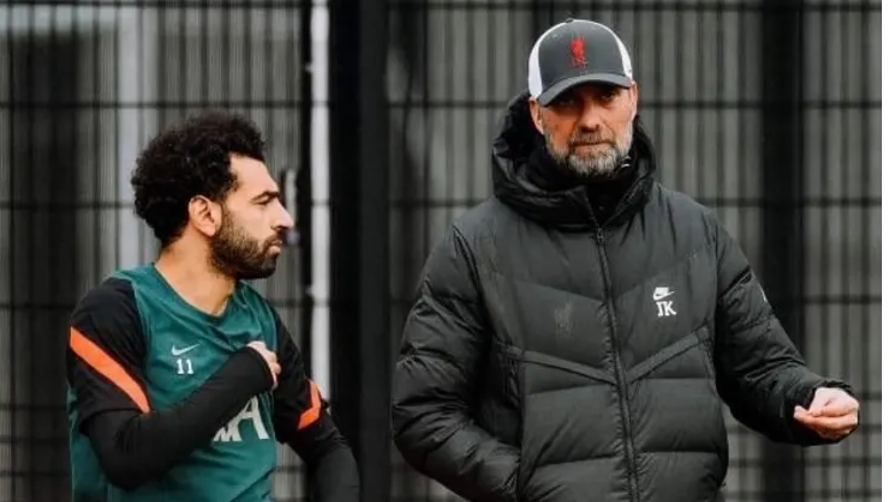 Clima esquentou: Klopp e Salah se estranham à beira do campo em empate do Liverpool