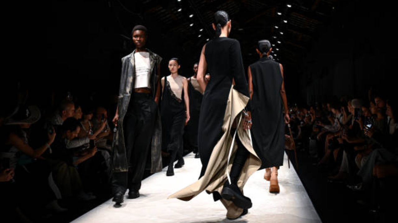 Maison Margiela: conheça a marca da “baby tee” utilizada por Bruna Marquezine