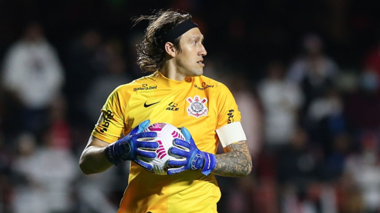 Após críticas, Cássio recebe apoio da torcida