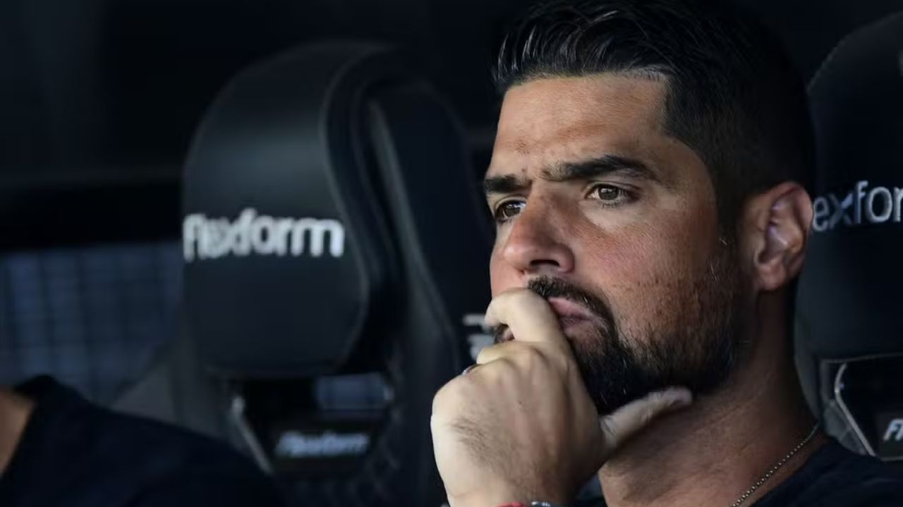 Antônio Oliveira comenta sobre situação do Corinthians após vitória