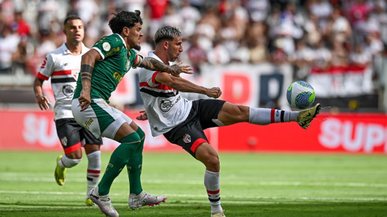 São Paulo e Palmeiras duelam pelo Brasileirão em jogo isolado