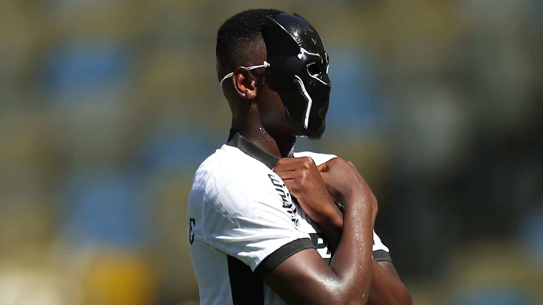 Luiz Henrique abre o placar pro Botafogo e comemora de Pantera Negra
