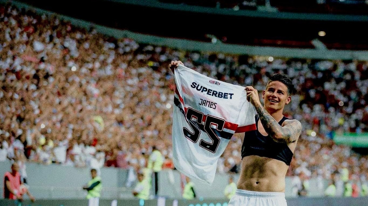 James Rodriguez pode jogar clássico após lesão no joelho