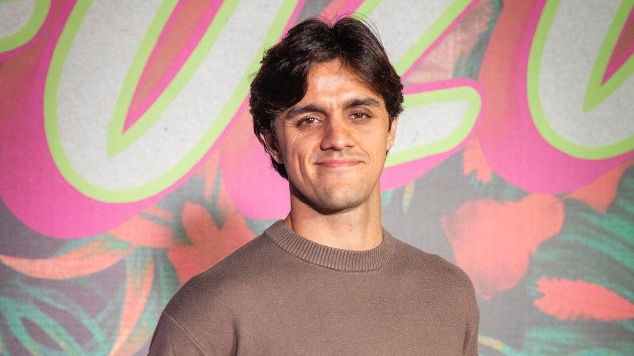 Felipe Simas revela diagnóstico de neurite óptica; entenda sobre a doença