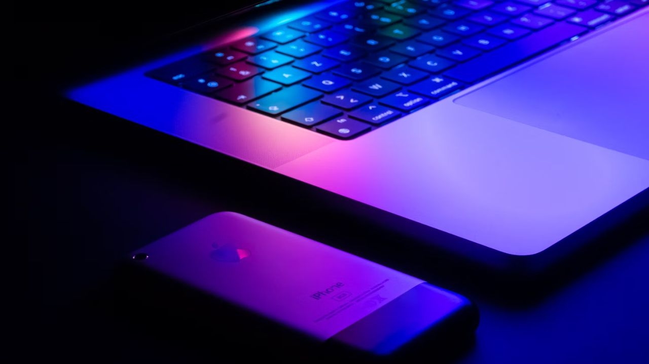 Implementação de inteligência artificial ao iOS 18 aprimora experiência do usuário