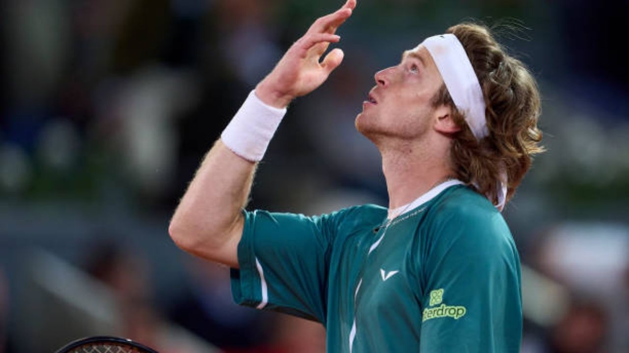 Rublev arranca virada emocionante e avança à semifinal do Madrid Open